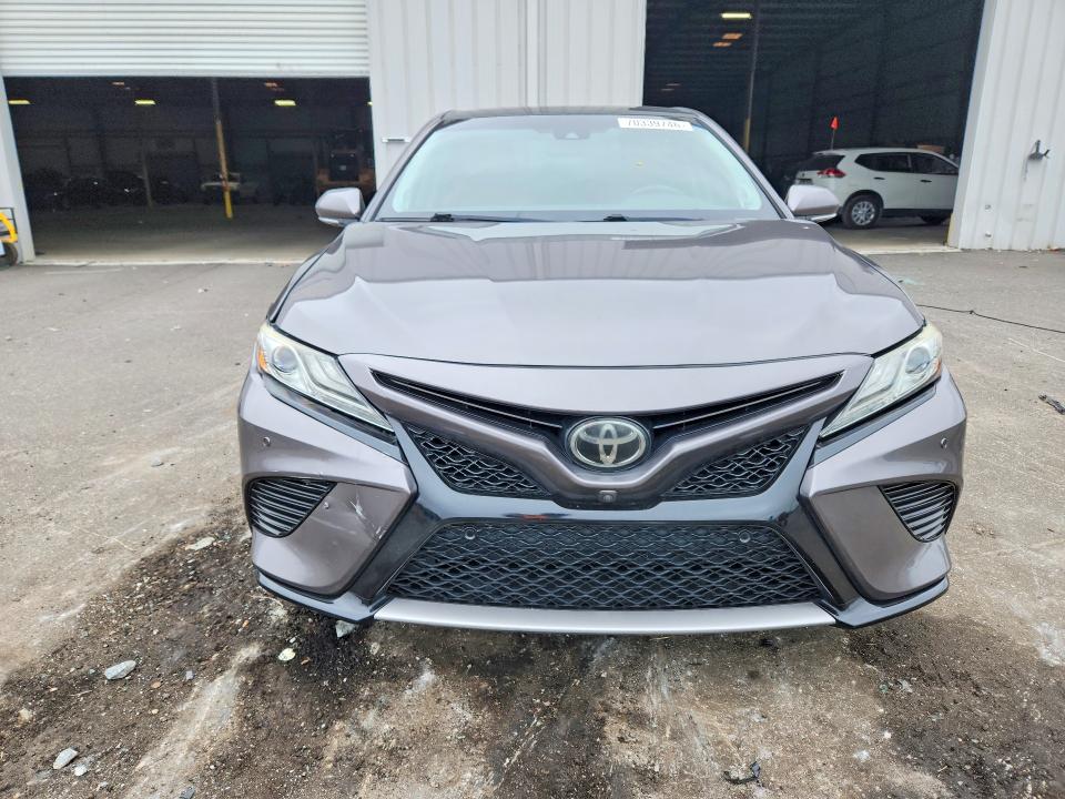 70339746 :رقم المزاد ، 4T1B61HK7KU735407 vin ، 2019 Toyota Camry مزاد بيع