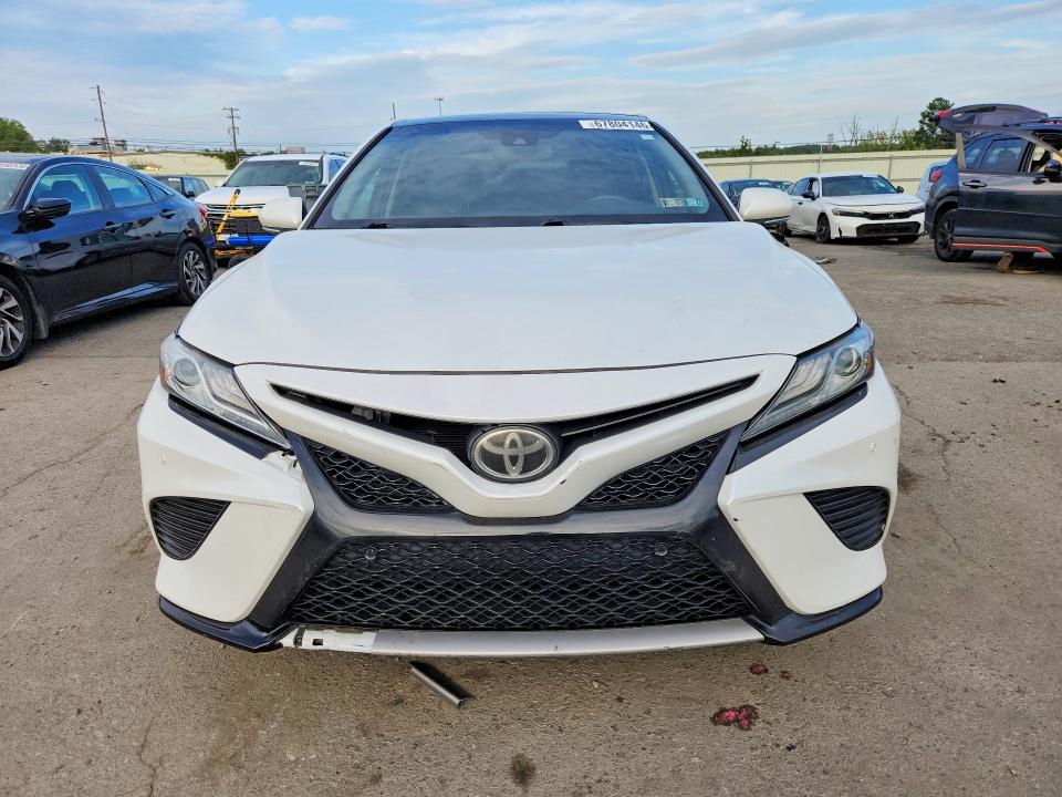 Продаж на аукціоні авто 2018 Toyota Camry, vin: 4T1B61HK3JU011129, номер лоту: 67804146