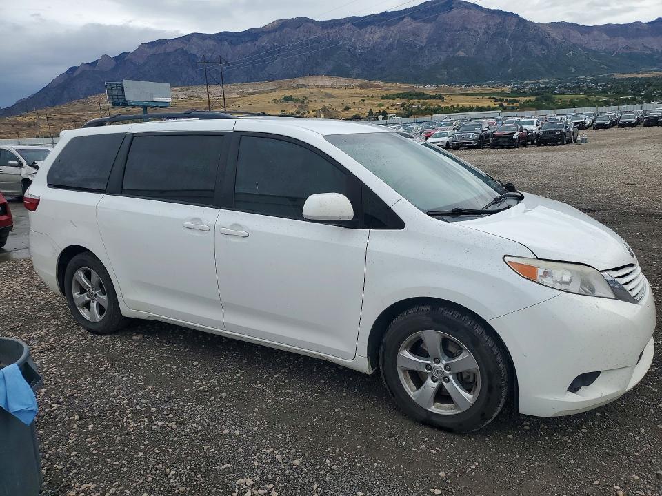 Продаж на аукціоні авто 2015 Toyota Sienna, vin: 5TDKK3DC8FS620559, номер лоту: 69958216