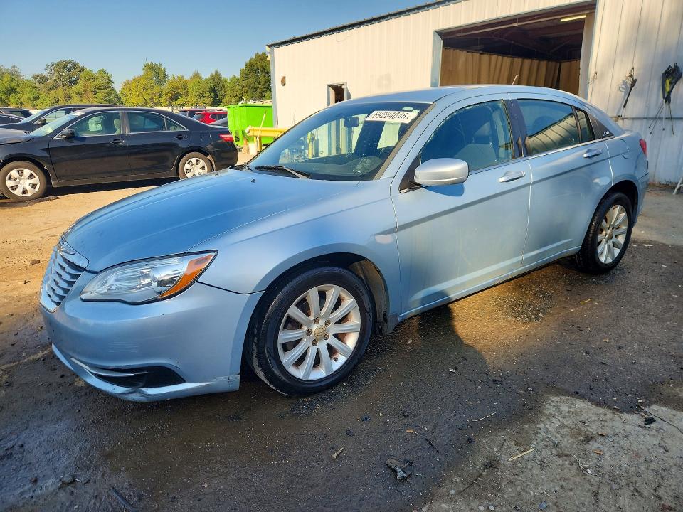 69204046 :رقم المزاد ، 1C3CCBBB6DN701637 vin ، 2013 Chrysler 200 مزاد بيع
