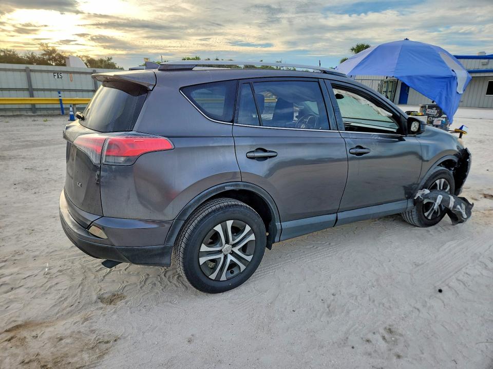 Продажа на аукционе авто 2018 Toyota Rav4, vin: JTMZFREV4JJ166080, номер лота: 70446736