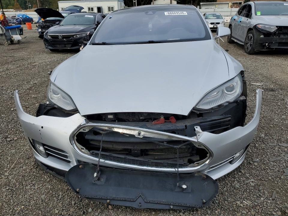 Продажа на аукционе авто 2015 Tesla Model S, vin: 5YJSA1H25FF090788, номер лота: 68669546