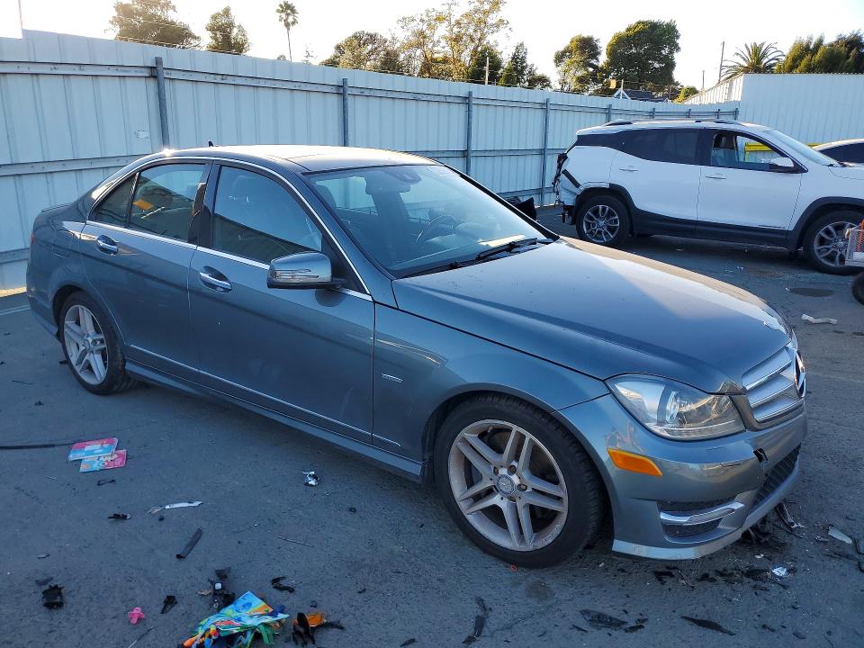 70850526 :رقم المزاد ، WDDGF5HB4CR222448 vin ، 2012 Mercedes-benz C مزاد بيع