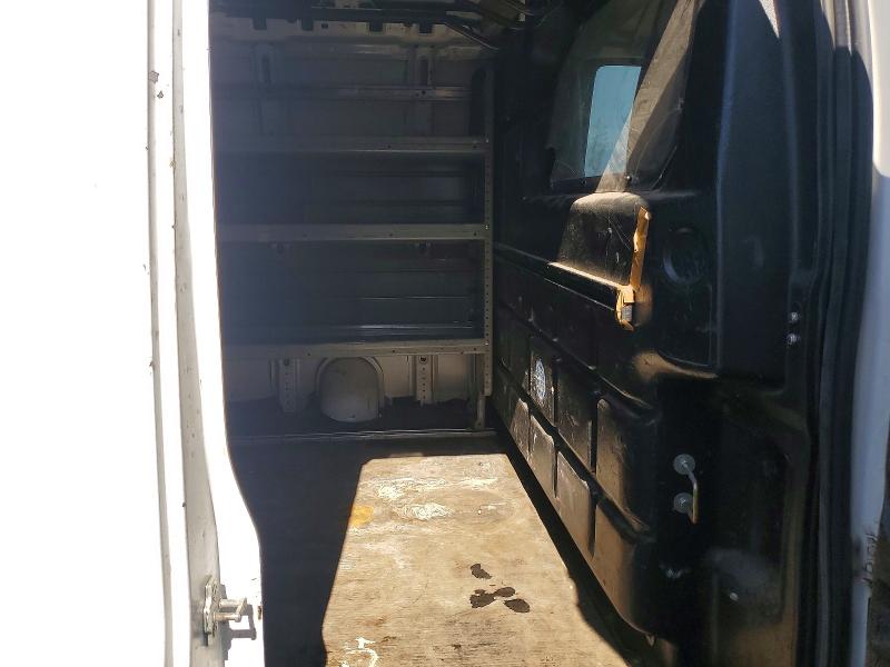 68522976 :رقم المزاد ، 1GCWGAFF6H1310666 vin ، 2017 Chevrolet Express G2500 مزاد بيع