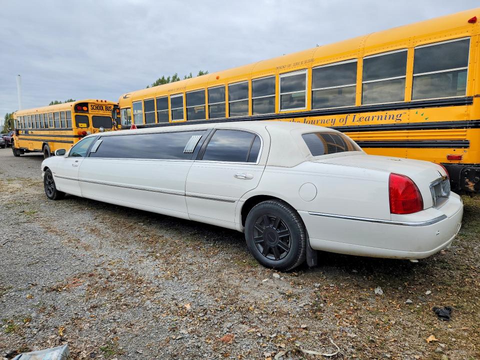 67634996 :رقم المزاد ، 1L1FM88W07Y604257 vin ، 2007 Lincoln Town Car مزاد بيع