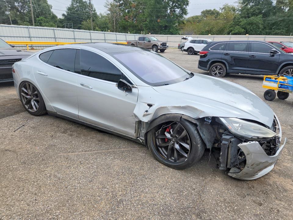 2015 Tesla Model S მანქანა იყიდება აუქციონზე, vin: 5YJSA1E4XFF113990, აუქციონის ნომერი: 70014306