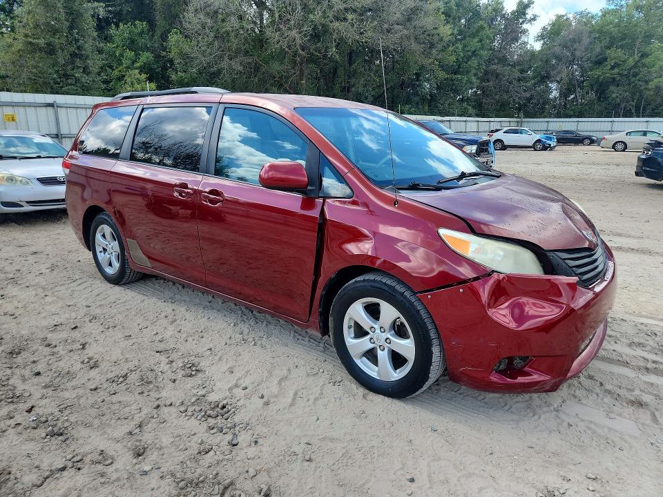 2011 Toyota Sienna მანქანა იყიდება აუქციონზე, vin: 5TDKK3DC8BS029366, აუქციონის ნომერი: 69848506