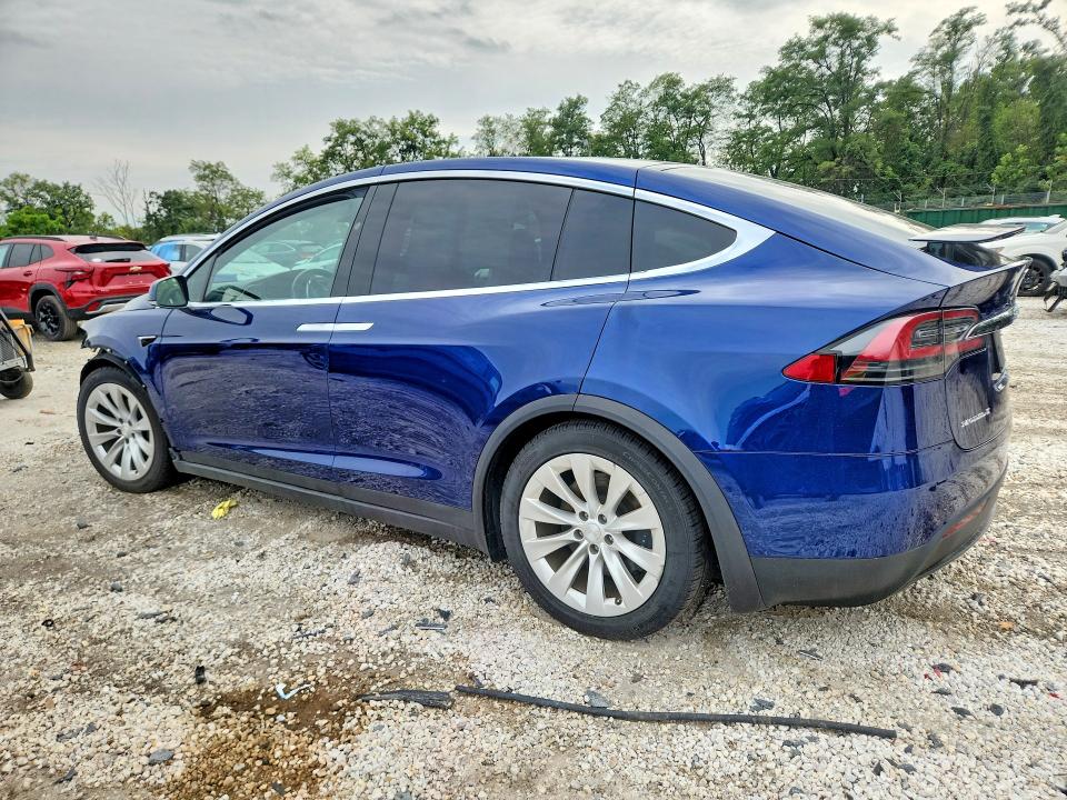 68593356 :رقم المزاد ، 5YJXCBE22JF087091 vin ، 2018 Tesla Model X مزاد بيع