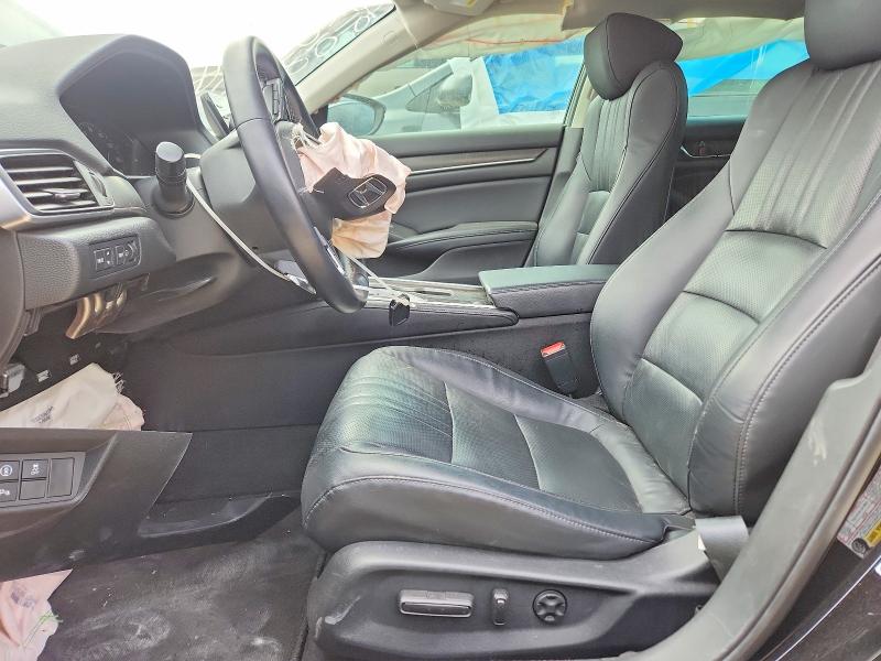 68513356 :رقم المزاد ، 1HGCV2F90JA048076 vin ، 2018 Honda Accord مزاد بيع