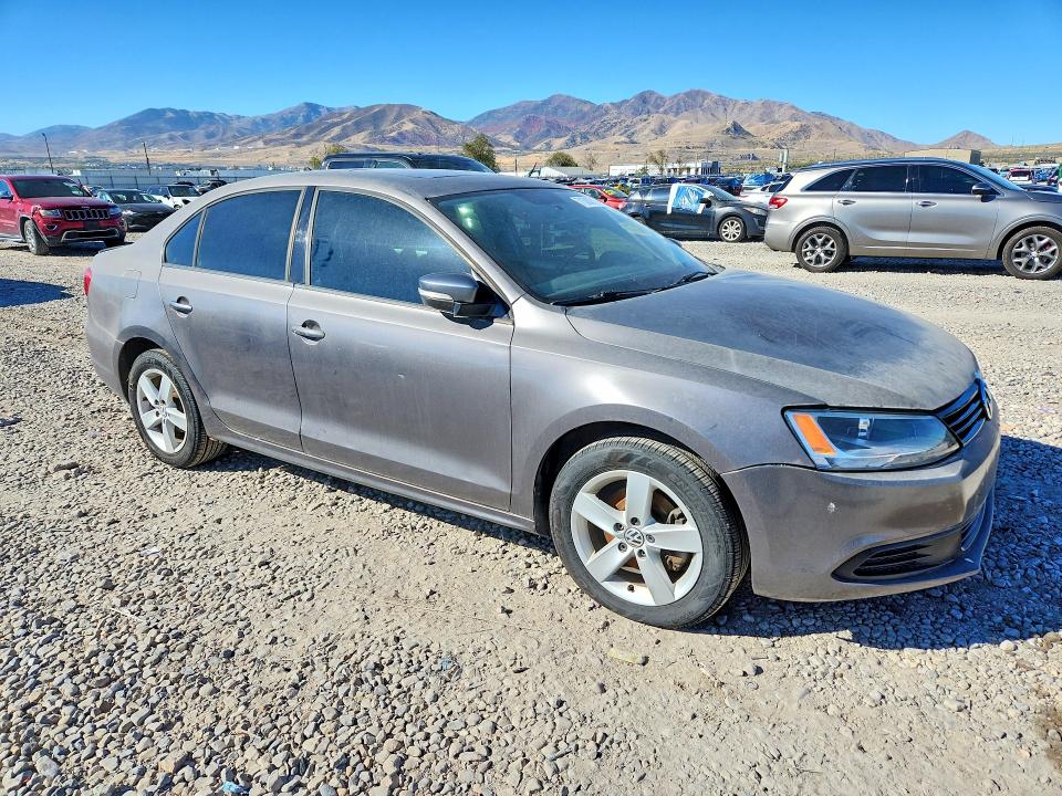 71303716 :رقم المزاد ، 3VWLL7AJ2BM086252 vin ، 2011 Volkswagen Jetta مزاد بيع