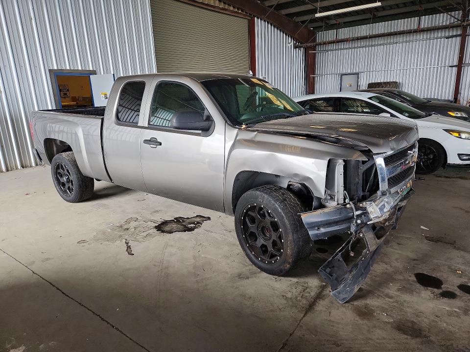 Auction sale of the 2007 Chevrolet Silverado, vin: 2GCEC19CX71621440, lot number: 69126256