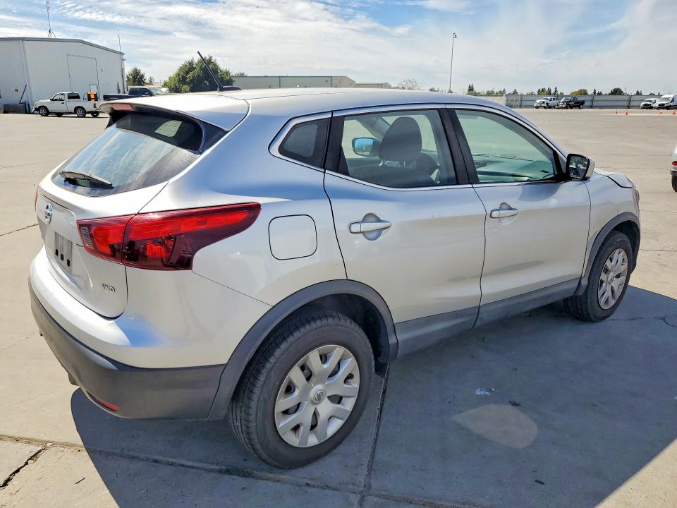 2018 Nissan Rogue Sport მანქანა იყიდება აუქციონზე, vin: JN1BJ1CR6JW264329, აუქციონის ნომერი: 68262516