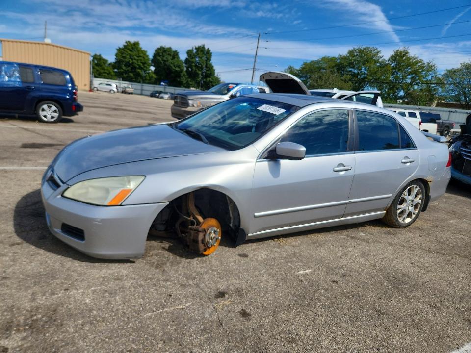 70297106 :رقم المزاد ، 1HGCM66897A100072 vin ، 2007 Honda Accord مزاد بيع