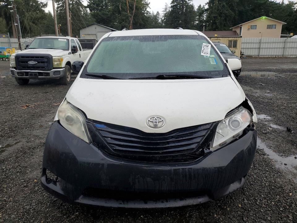 67711746 :رقم المزاد ، 5TDZK3DC1GS748352 vin ، 2016 Toyota Sienna مزاد بيع
