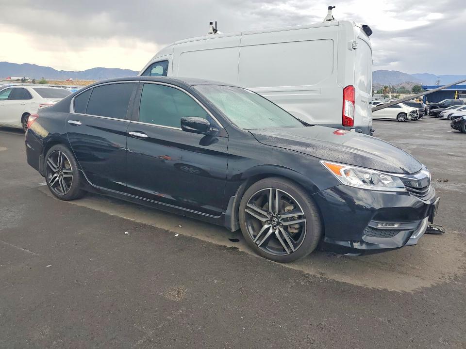 67995826 :رقم المزاد ، 1HGCR2F13HA258521 vin ، 2017 Honda Accord مزاد بيع