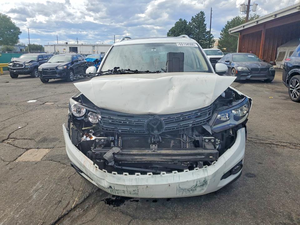 69158506 :رقم المزاد ، WVGBV7AXXFW581653 vin ، 2015 Volkswagen Tiguan مزاد بيع