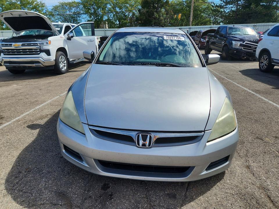 70297106 :رقم المزاد ، 1HGCM66897A100072 vin ، 2007 Honda Accord مزاد بيع