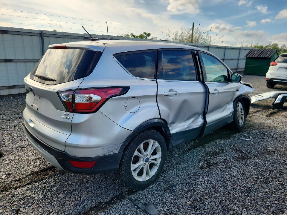 67728856 :رقم المزاد ، 1FMCU9GD0HUF00643 vin ، 2017 Ford Escape مزاد بيع