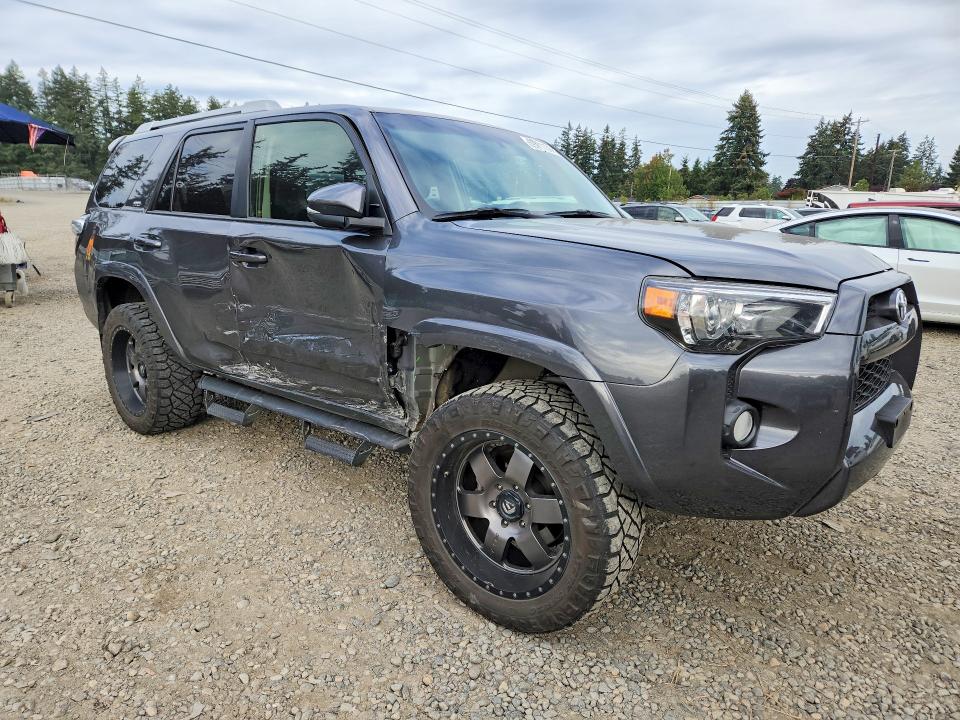 69371136 :رقم المزاد ، JTEBU5JR6J5552500 vin ، 2018 Toyota 4runner مزاد بيع