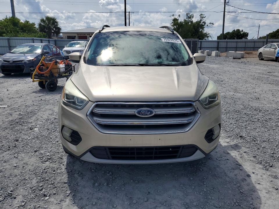 70922676 :رقم المزاد ، 1FMCU9GD1HUC57702 vin ، 2017 Ford Escape مزاد بيع