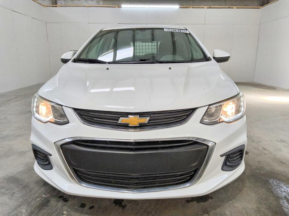68978786 :رقم المزاد ، 1G1JG6SH2J4105180 vin ، 2018 Chevrolet Sonic مزاد بيع