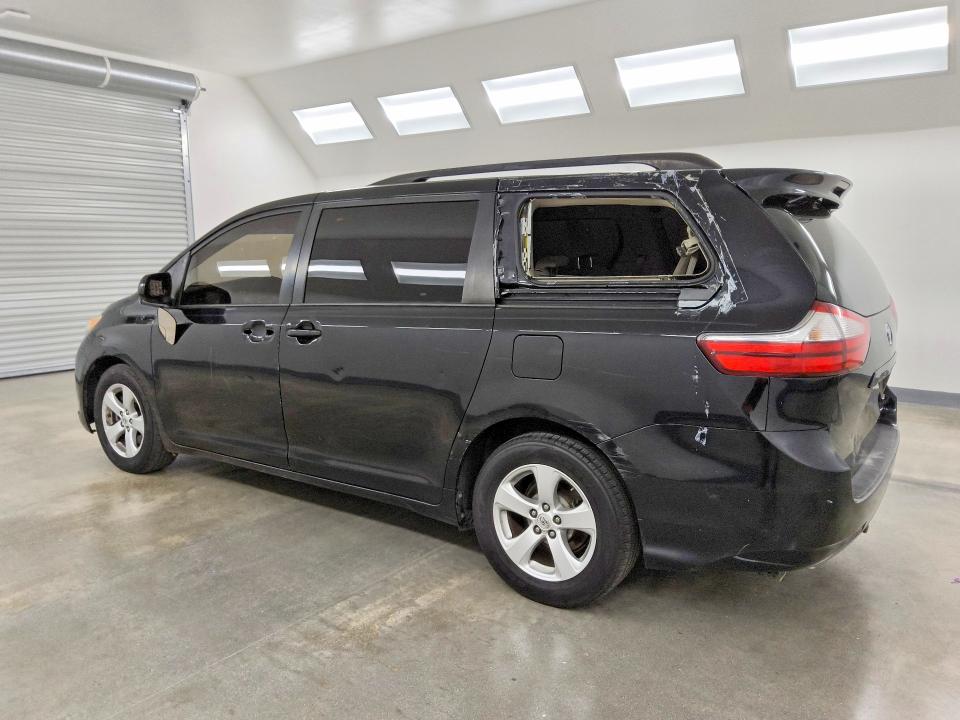 Продаж на аукціоні авто 2015 Toyota Sienna, vin: 5TDKK3DC4FS680788, номер лоту: 69384936