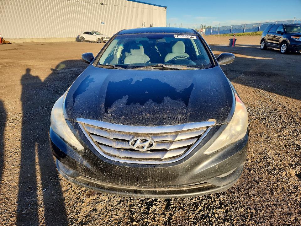 2011 Hyundai Sonata მანქანა იყიდება აუქციონზე, vin: 5NPEB4AC3BH081498, აუქციონის ნომერი: 70886046
