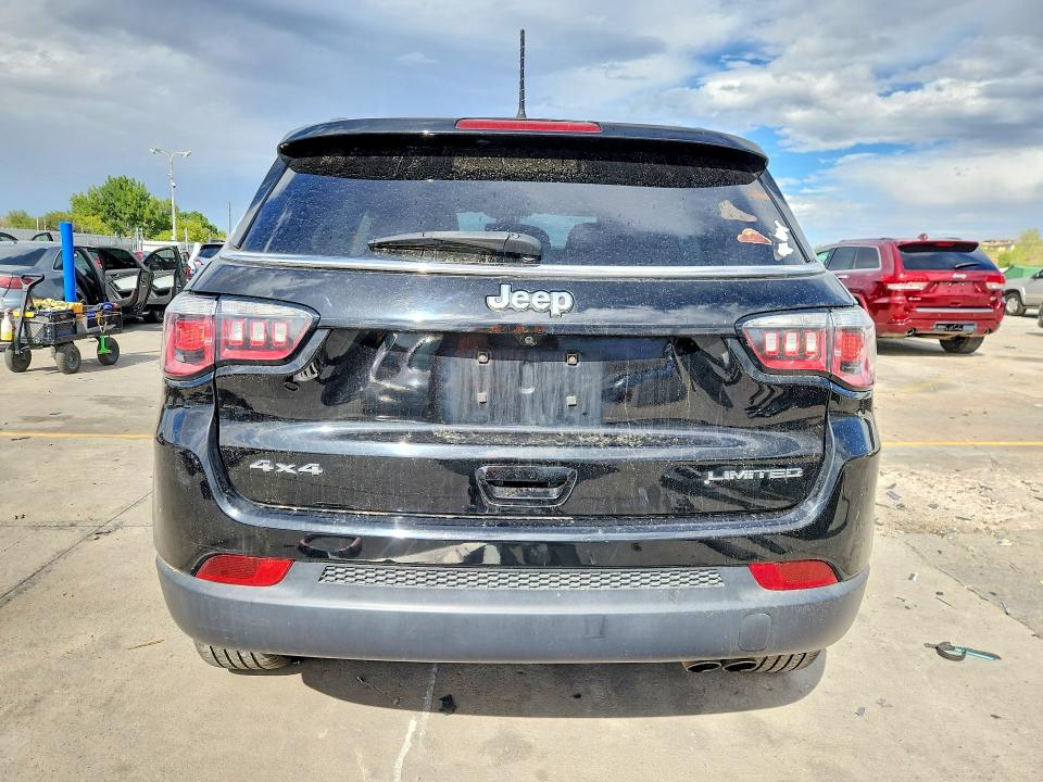 67868416 :رقم المزاد ، 3C4NJDCB7JT400875 vin ، 2018 Jeep Compass مزاد بيع