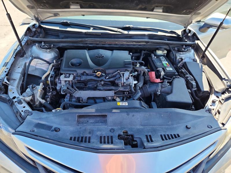 70850306 :رقم المزاد ، 4T1B11HK0JU636876 vin ، 2018 Toyota Camry مزاد بيع