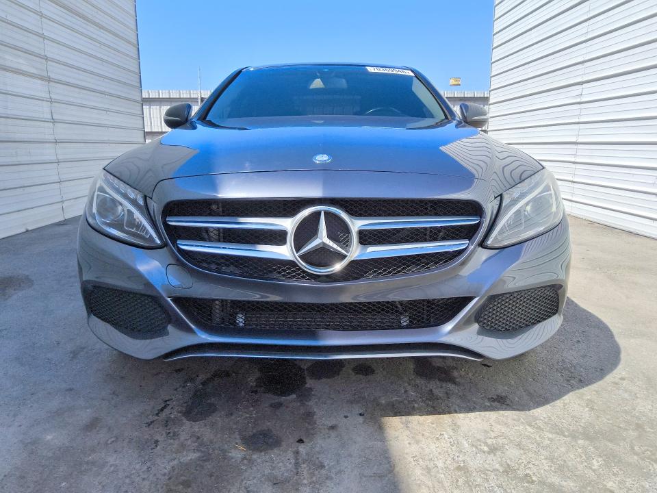 70369946 :رقم المزاد ، 55SWF4KB5FU037052 vin ، 2015 Mercedes-benz C مزاد بيع