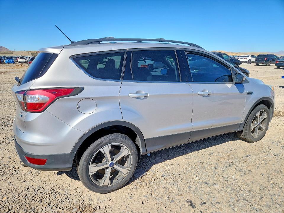 71302516 :رقم المزاد ، 1FMCU9GD0HUA39296 vin ، 2017 Ford Escape مزاد بيع