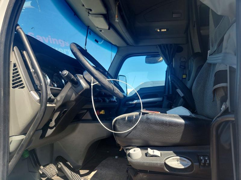 Продажа на аукционе авто 2020 Kenworth T680, vin: 1XKYDP9X6LJ398141, номер лота: 67902426