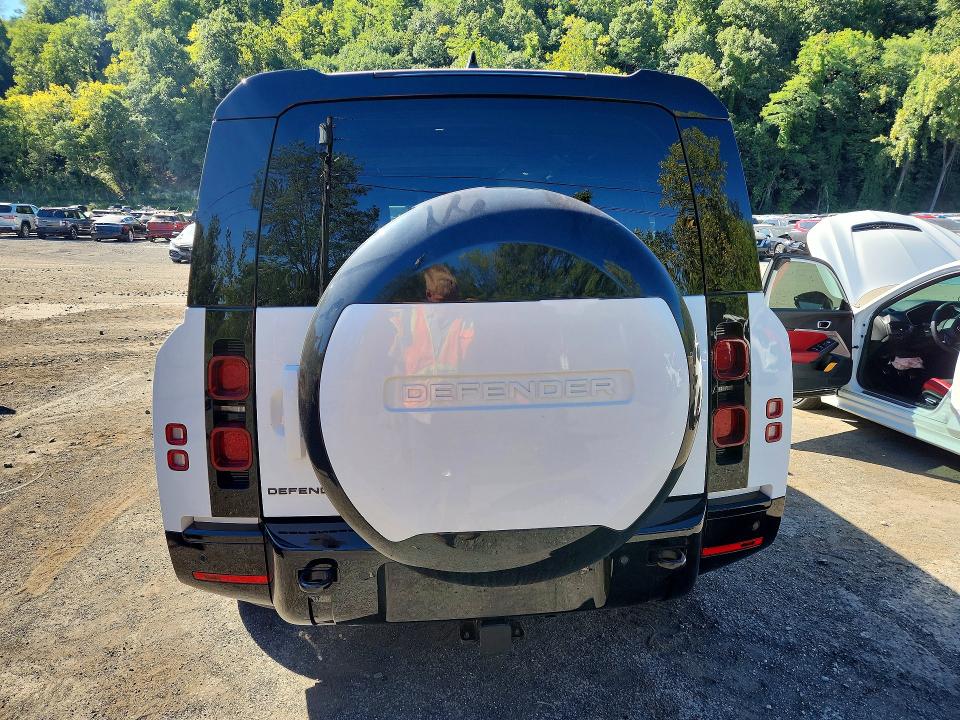2025 Land Rover Defender მანქანა იყიდება აუქციონზე, vin: SALE2FEU5S2418438, აუქციონის ნომერი: 68842586