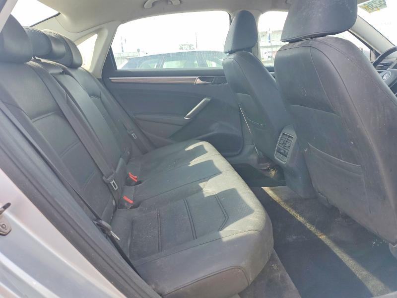 68555236 :رقم المزاد ، 1VWGT7A30HC055093 vin ، 2017 Volkswagen Passat مزاد بيع