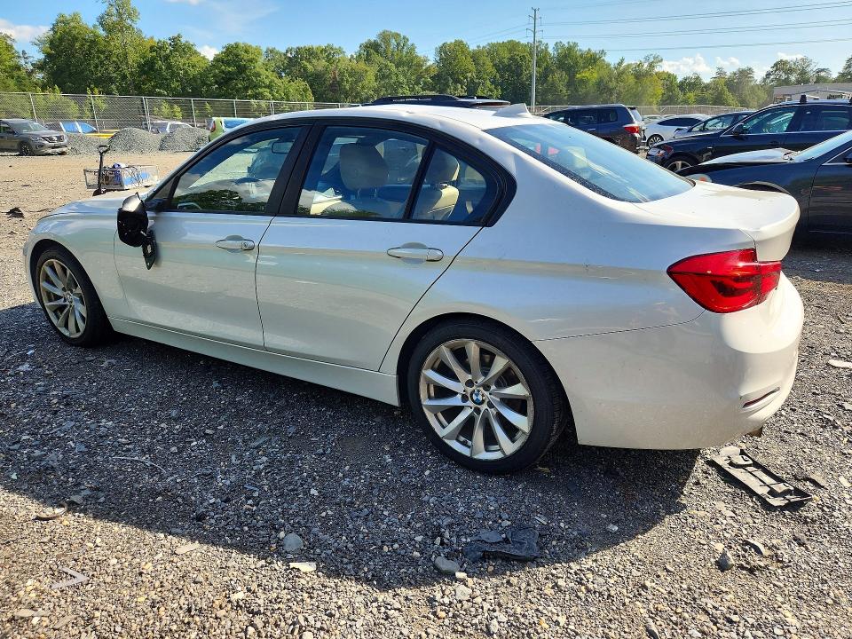 68172726 :رقم المزاد ، WBA8E1G51JNU90882 vin ، 2018 Bmw 320 مزاد بيع