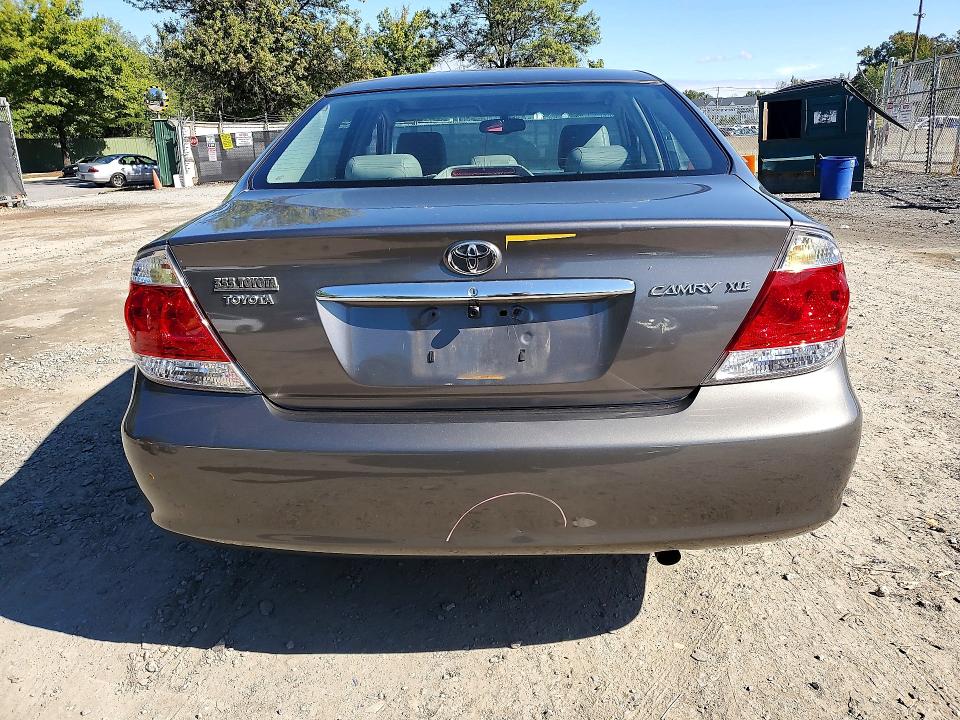 69301156 :رقم المزاد ، 4T1BE30K95U506578 vin ، 2005 Toyota Camry مزاد بيع