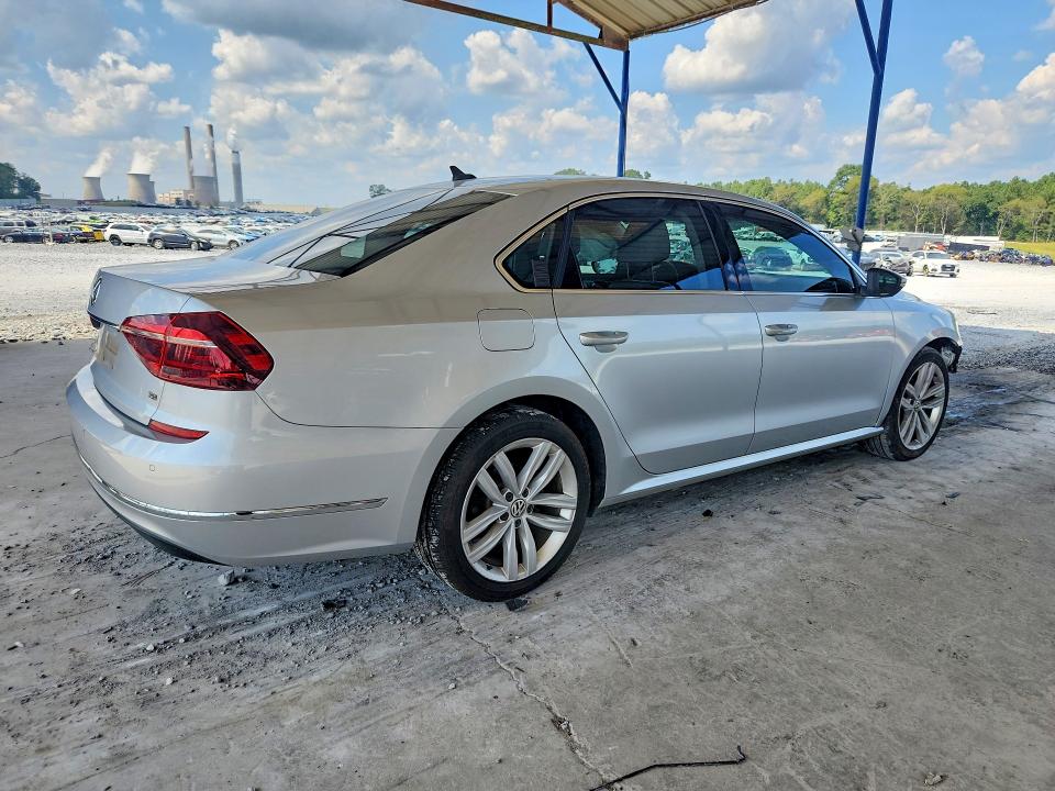68965926 :رقم المزاد ، 1VWBA7A35JC043740 vin ، 2018 Volkswagen Passat مزاد بيع
