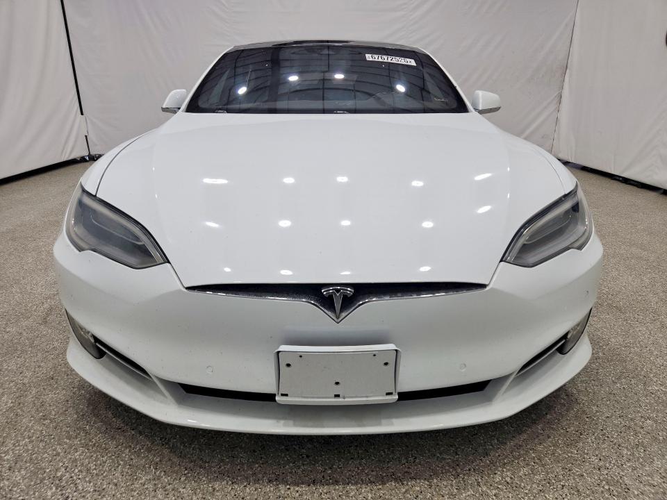 67672526 :رقم المزاد ، 5YJSA1E21GF139782 vin ، 2016 Tesla Model S مزاد بيع