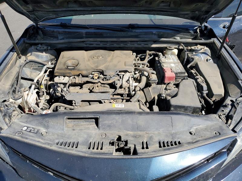 67895486 :رقم المزاد ، 4T1B11HK5JU553606 vin ، 2018 Toyota Camry مزاد بيع