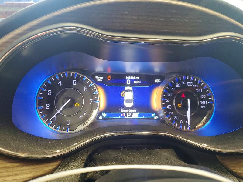 69590106 :رقم المزاد ، 1C3CCCEGXFN610516 vin ، 2015 Chrysler 200 مزاد بيع