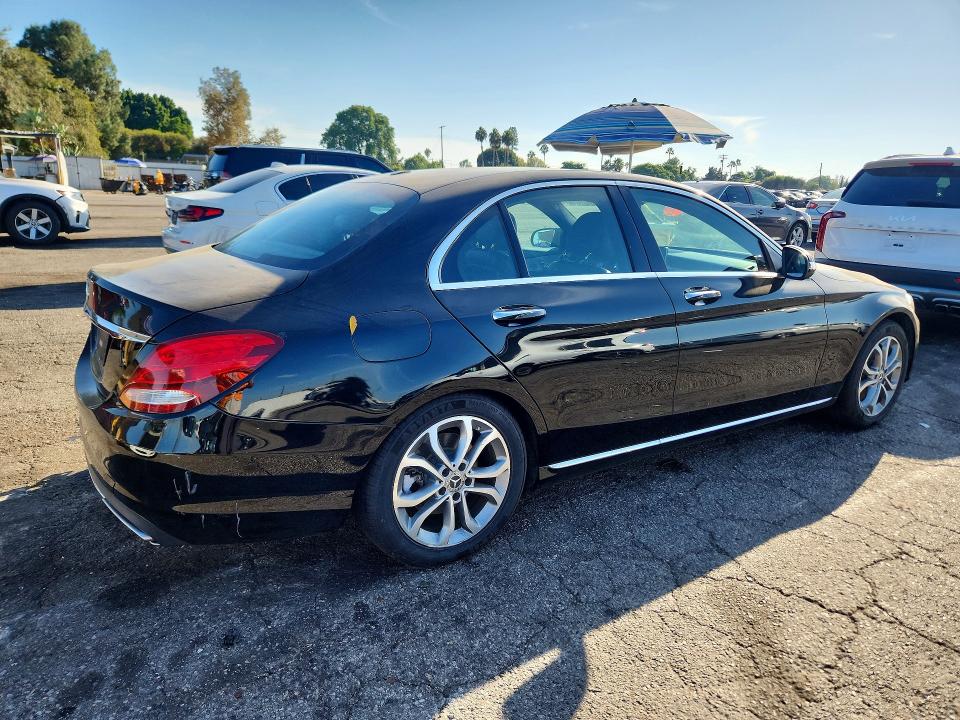 2018 Mercedes-benz C მანქანა იყიდება აუქციონზე, vin: 55SWF4JB2JU262569, აუქციონის ნომერი: 69450306