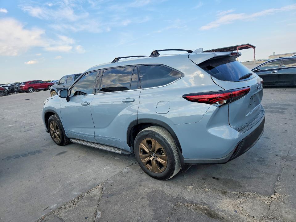 70695806 :رقم المزاد ، 5TDAARAH8NS513754 vin ، 2022 Toyota Highlander Hybrid مزاد بيع