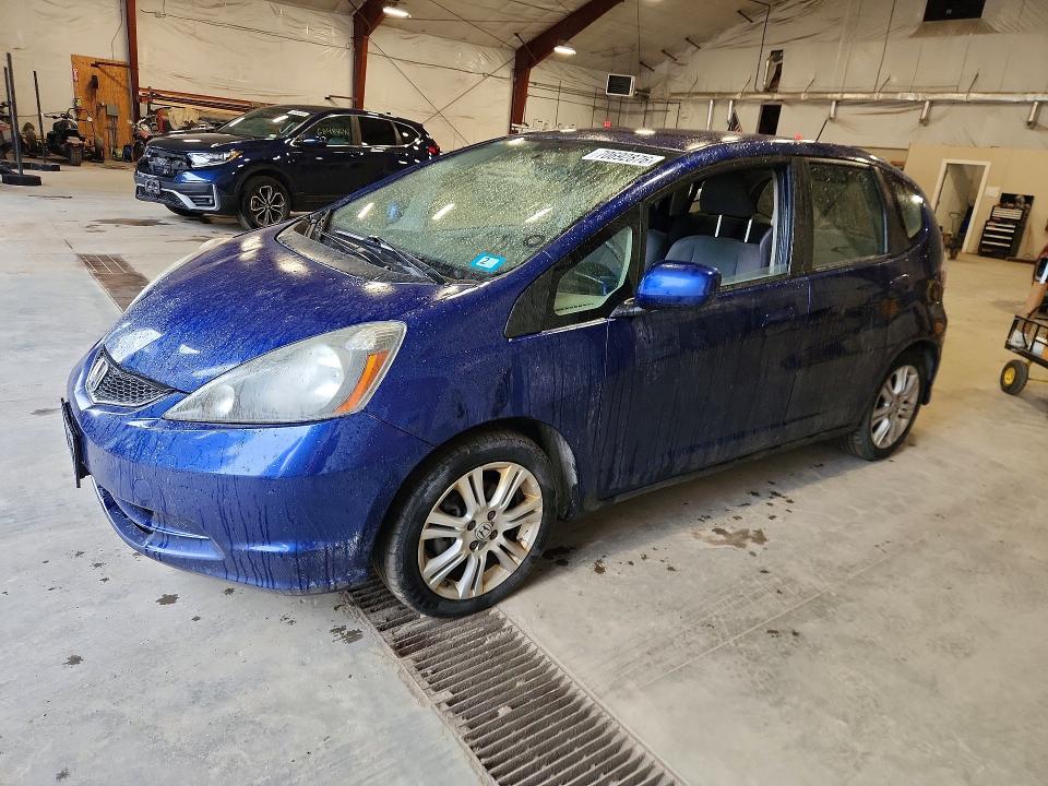 70692876 :رقم المزاد ، JHMGE8G30DC014904 vin ، 2013 Honda Fit مزاد بيع