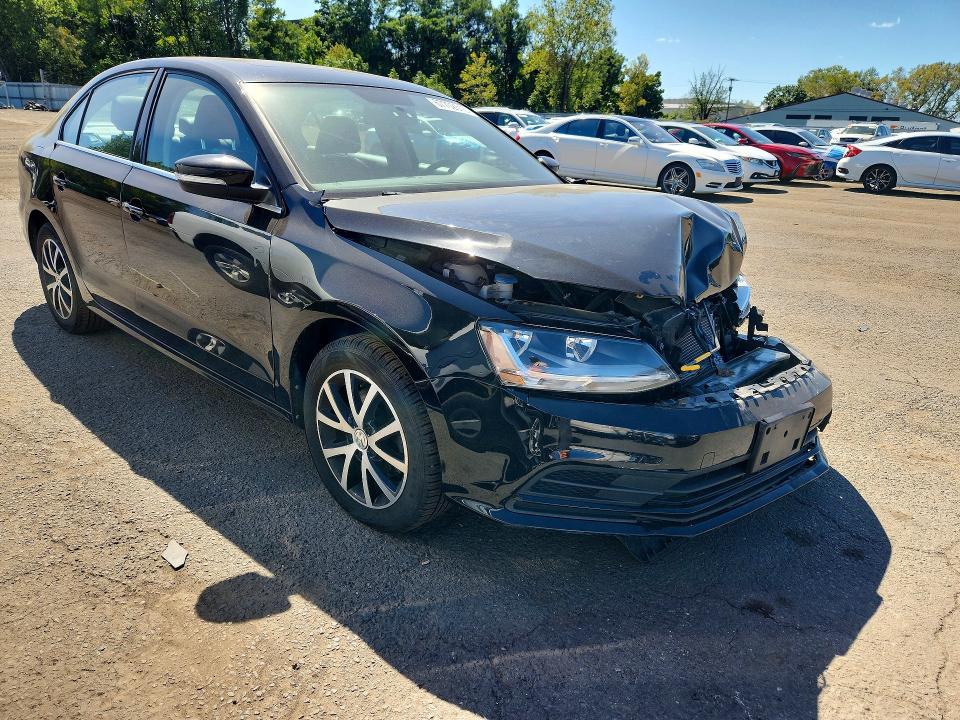 67702616 :رقم المزاد ، 3VWDB7AJ1JM261905 vin ، 2018 Volkswagen Jetta مزاد بيع
