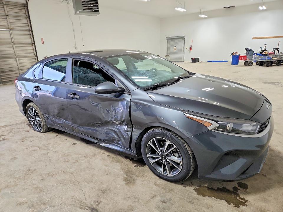 2024 Kia Forte მანქანა იყიდება აუქციონზე, vin: 3KPF24AD3RE739896, აუქციონის ნომერი: 67977236
