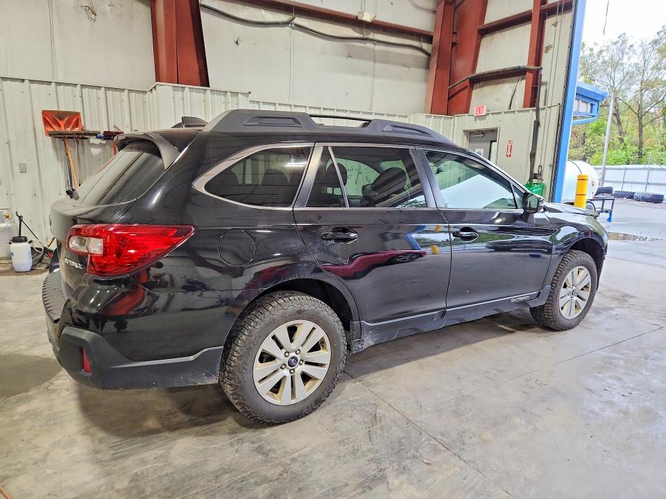 70510196 :رقم المزاد ، 4S4BSAHCXJ3388390 vin ، 2018 Subaru Outback مزاد بيع