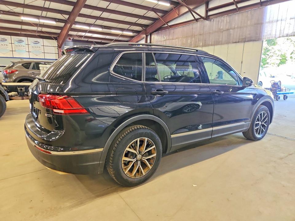 Продажа на аукционе авто 2021 Volkswagen Tiguan, vin: 3VV2B7AX1MM095857        , номер лота: 68884316