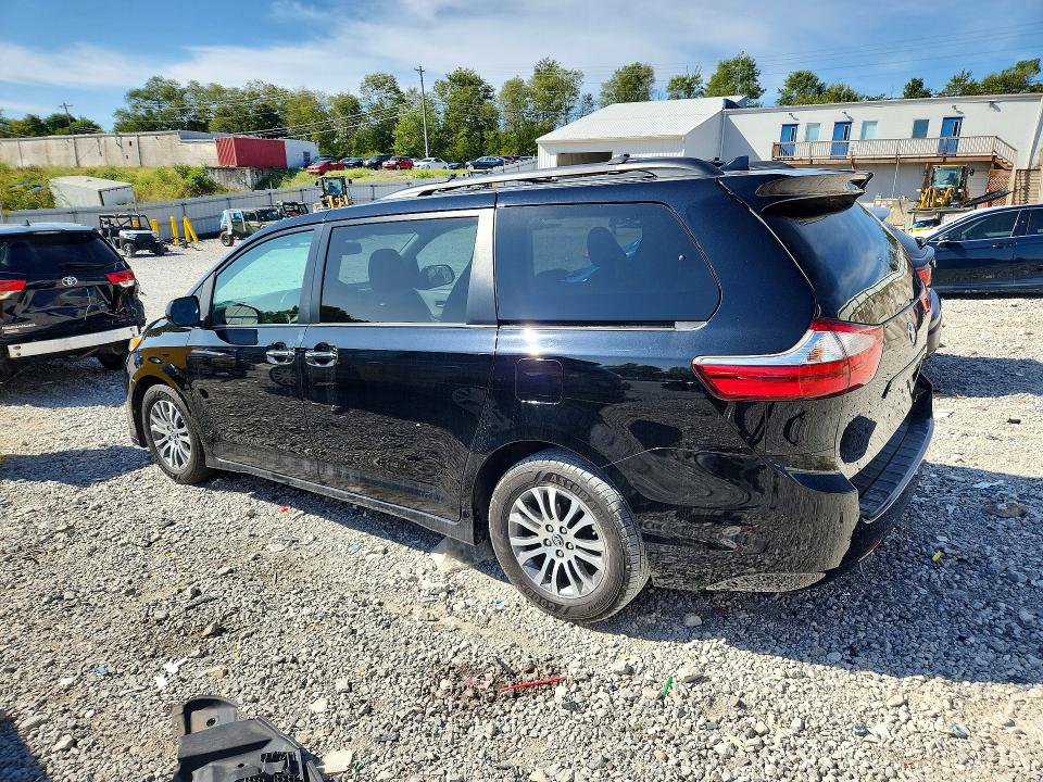 68431546 :رقم المزاد ، 5TDYZ3DC6JS965734 vin ، 2018 Toyota Sienna مزاد بيع