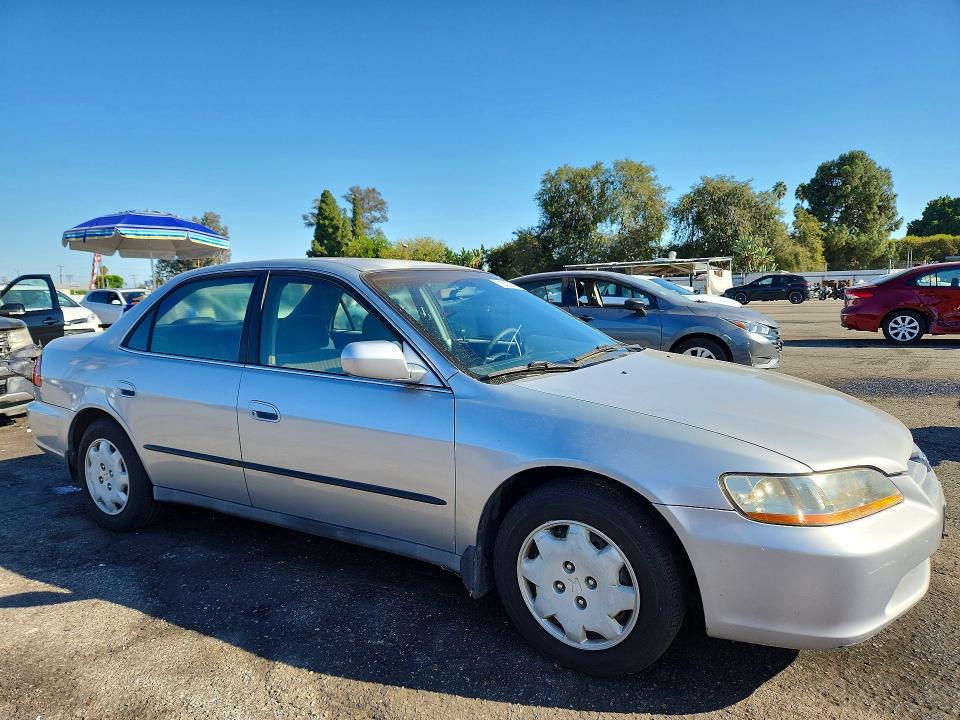 70439736 :رقم المزاد ، 1HGCG5642WA208028 vin ، 1998 Honda Accord مزاد بيع
