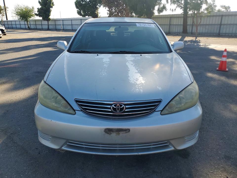 2005 Toyota Camry მანქანა იყიდება აუქციონზე, vin: 4T1BE32K25U599683, აუქციონის ნომერი: 70155166